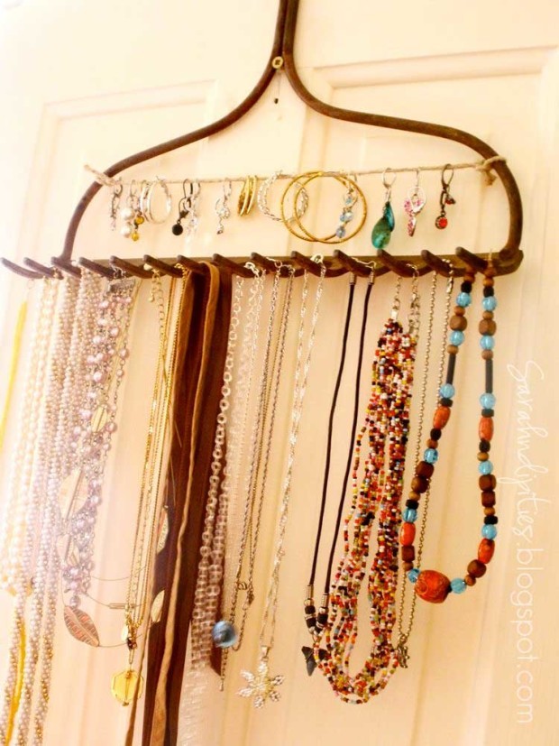 DIY-jewelry-organizer-using-a-rake