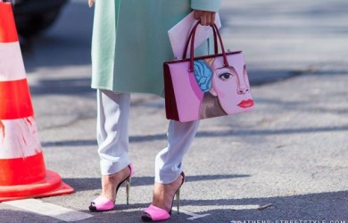 Streetstyle-woman-prada-bag-Paris-Fashion-