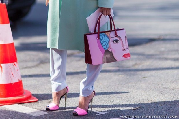 Streetstyle-woman-prada-bag-Paris-Fashion-